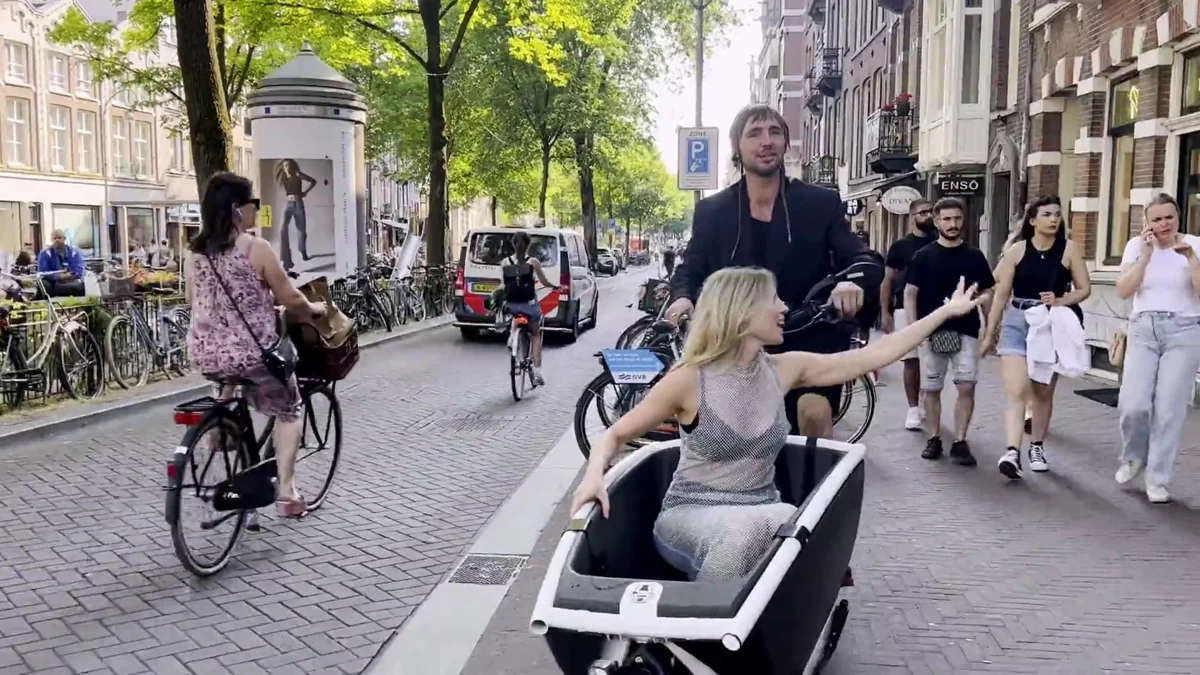 A guest travelling through Amsterdam by bicycle taxi during a previous Teleport private experience